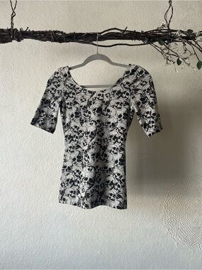H&M Black & grey Skull Print mid Sleeve Top